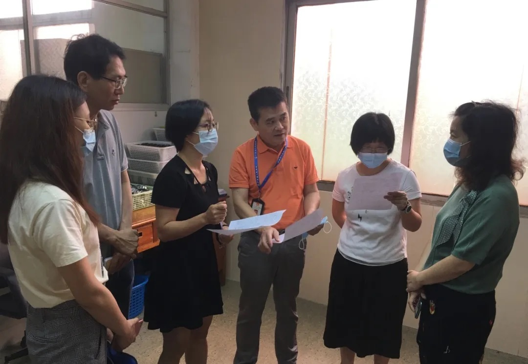 昭通市海珠区市场监管局专家一行到白云山光华公司进行计量查抄领导