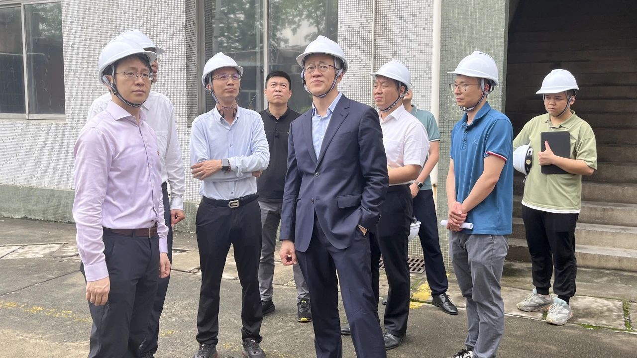 “五一”节前，广药集团党委副书记、副董事长、总经理杨军带队到白云山光华公司发展安全查抄工作